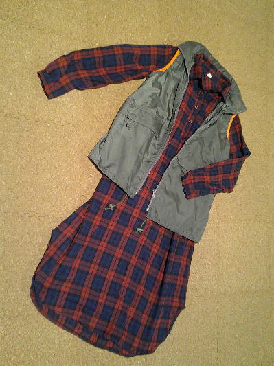 ５４）626円チェックのロングワンピ