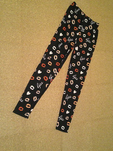 ５７）777円くちびる柄レギンス