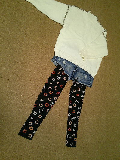 ５７）777円くちびる柄レギンス