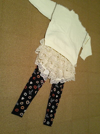 ５７）777円くちびる柄レギンス