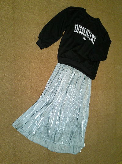 59)740円ロゴトレーナー黒