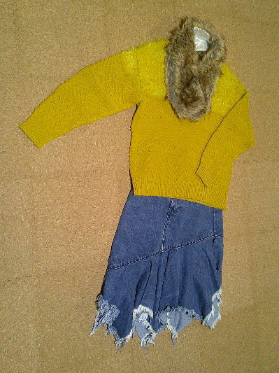 ６４）100円黄のセーター