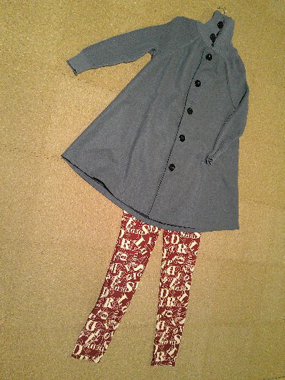 ６６）1,408円グレーのAラインコート