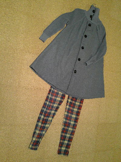 ６６）1,408円グレーのAラインコート