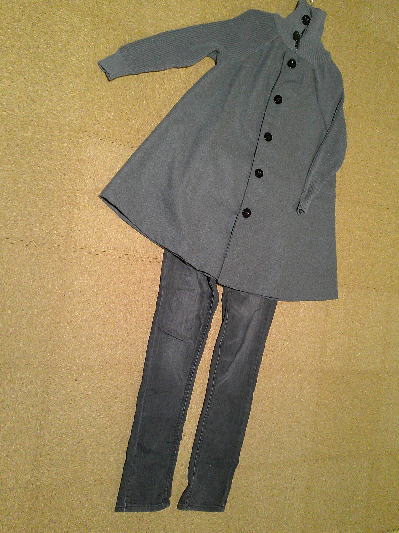 ６６）1,408円グレーのAラインコート