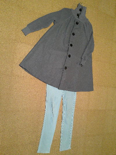 ６６）1,408円グレーのAラインコート