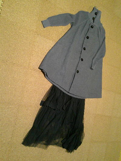 ６６）1,408円グレーのAラインコート