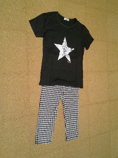 ７２）500円スター柄Tシャツ