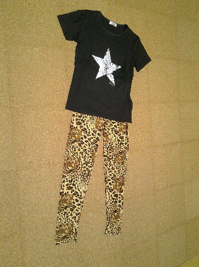 ７２）500円スター柄Tシャツ