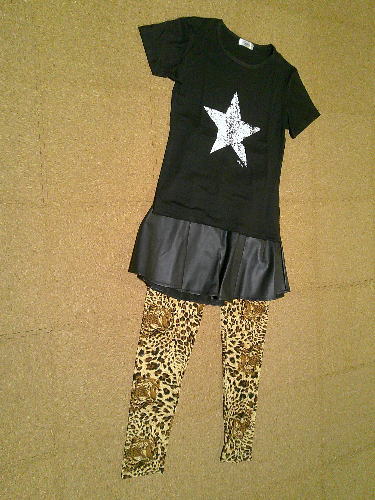 ７２）500円スター柄Tシャツ