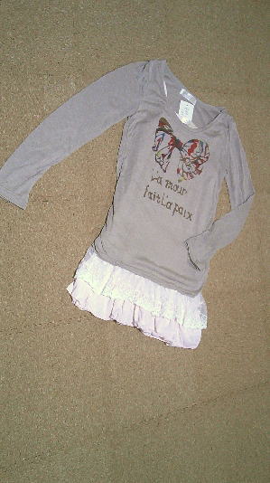 ７５）550円フリル付きリボントップス