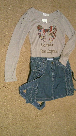 ７５）550円フリル付きリボントップス