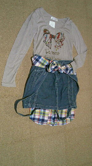 ７５）550円フリル付きリボントップス