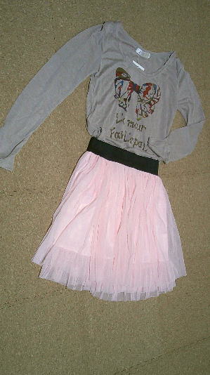 ７５）550円フリル付きリボントップス