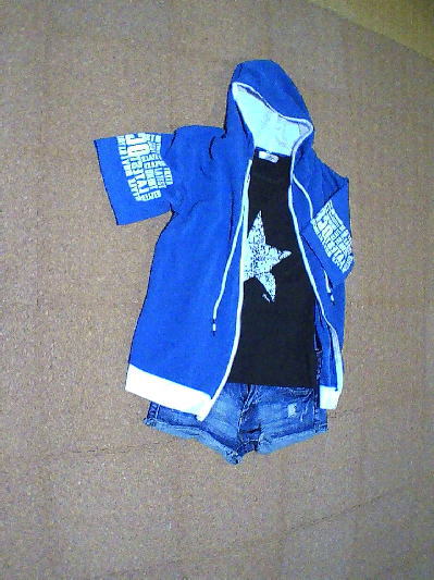 76)482円半そでパーカー青2