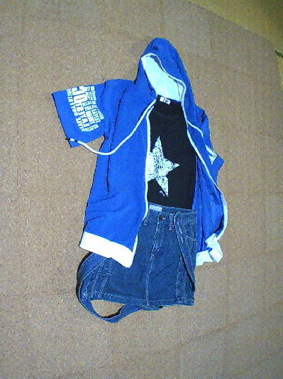 76)482円半そでパーカー青2