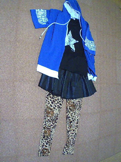 76)482円半そでパーカー青2