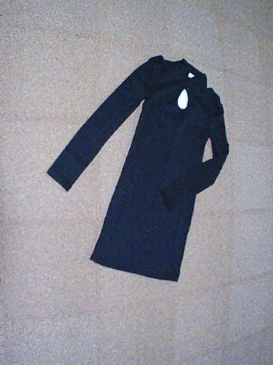 ７９）360円胸元穴あきワンピ黒