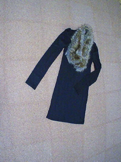 ７９）360円胸元穴あきワンピ黒