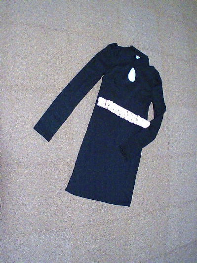 ７９）360円胸元穴あきワンピ黒