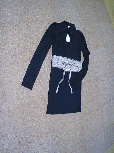 ７９）360円胸元穴あきワンピ黒