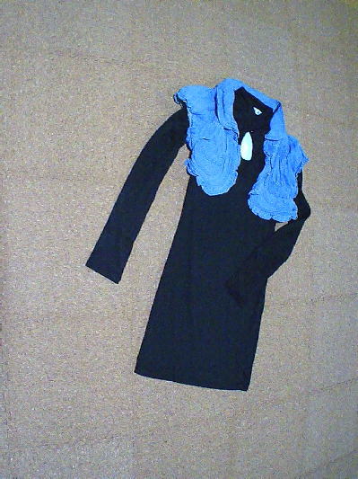 ７９）360円胸元穴あきワンピ黒