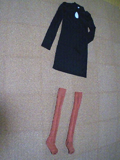 ７９）360円胸元穴あきワンピ黒