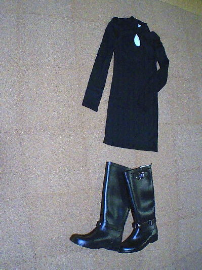 ７９）360円胸元穴あきワンピ黒