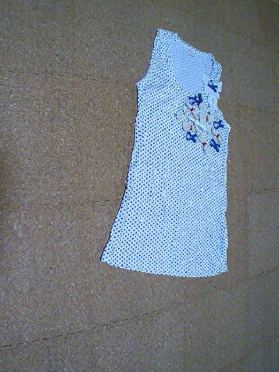 80)500円色々リボンを飾った賑やかタンクトップ