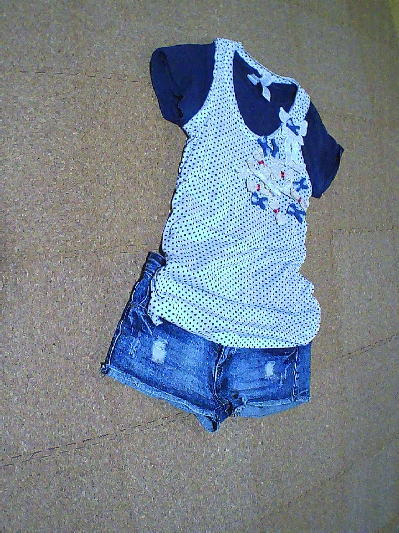 80)500円色々リボンを飾った賑やかタンクトップ