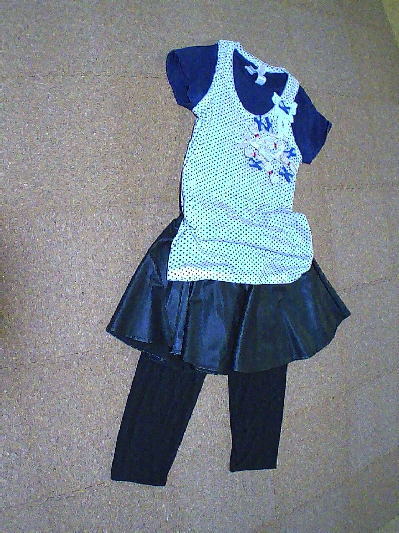 80)500円色々リボンを飾った賑やかタンクトップ