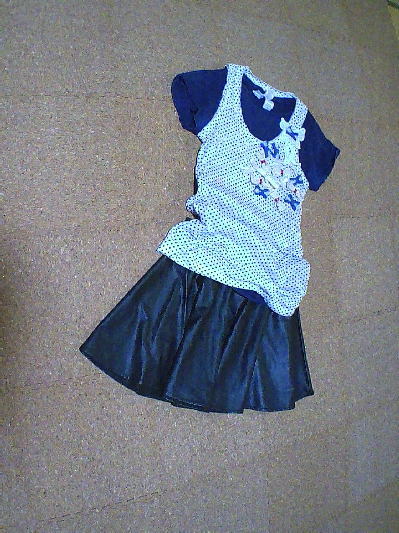 80)500円色々リボンを飾った賑やかタンクトップ