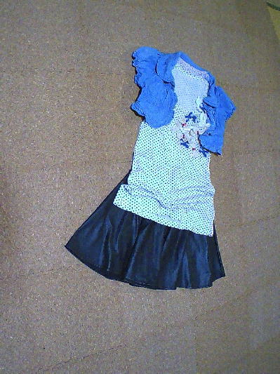 80)500円色々リボンを飾った賑やかタンクトップ