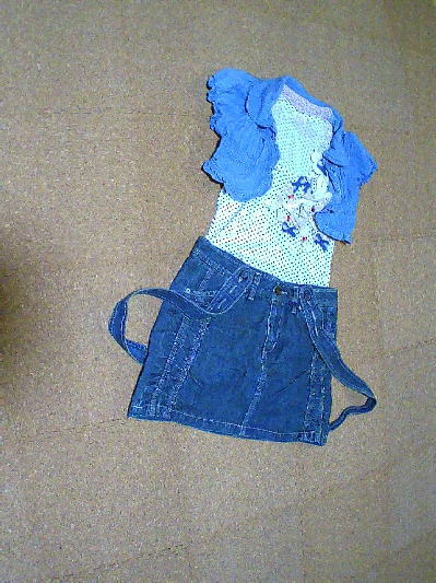 80)500円色々リボンを飾った賑やかタンクトップ