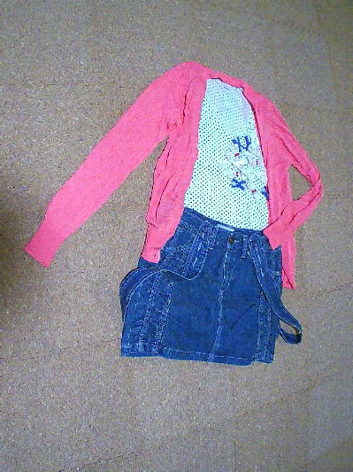 80)500円色々リボンを飾った賑やかタンクトップ