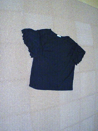 ８２）790円袖フラワートップス