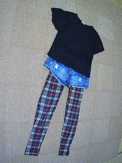 ８２）790円袖フラワートップス