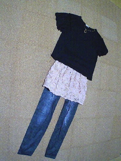 ８２）790円袖フラワートップス