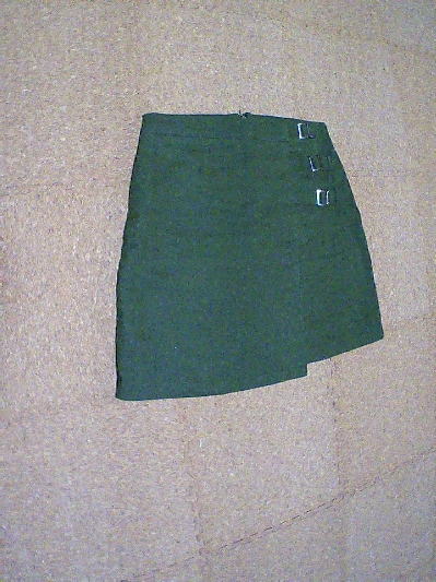 84)440円カーキの台形ラップスカート