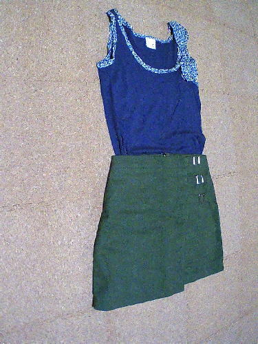 84)440円カーキの台形ラップスカート