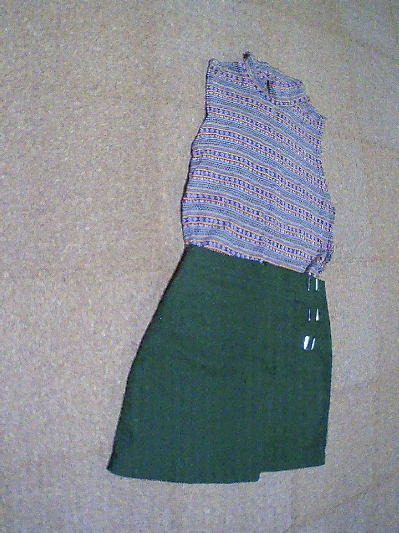 84)440円カーキの台形ラップスカート