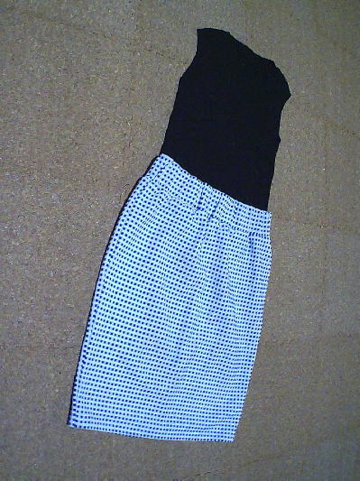 ８７）296円黒ノースリトップス