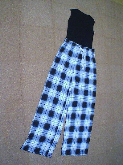 ８７）296円黒ノースリトップス