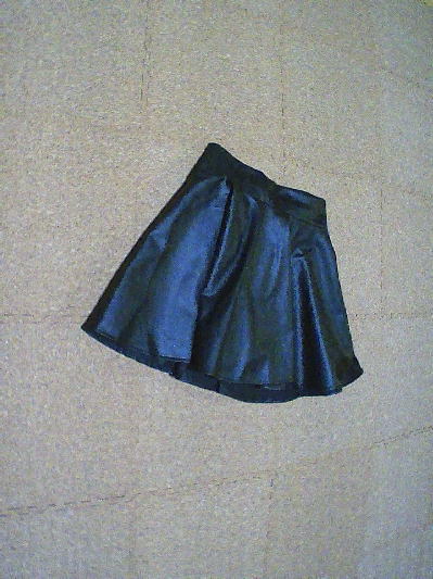 97)687円レザーのAライン・ミニスカート黒