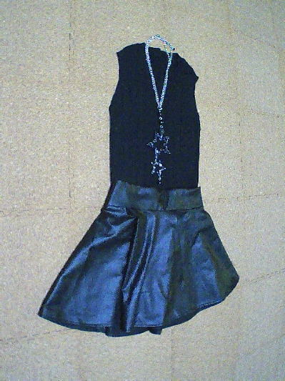 97)687円レザーのAライン・ミニスカート黒