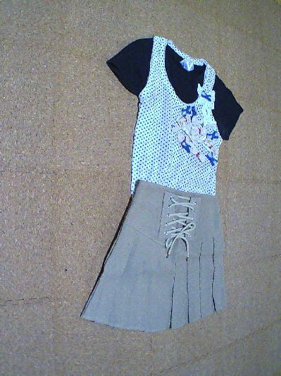 ９８）500円レースアップ・プリーツスカート