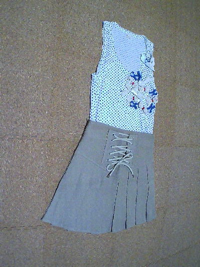 ９８）500円レースアップ・プリーツスカート