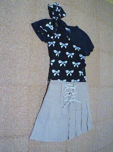 ９８）500円レースアップ・プリーツスカート