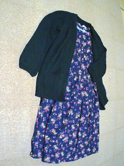 101）2,000円ノーボタンカーデガン黒