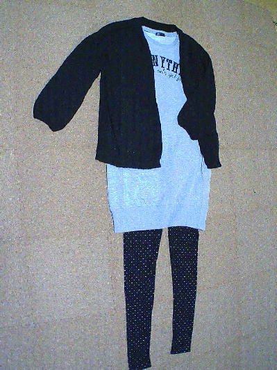 101）2,000円ノーボタンカーデガン黒